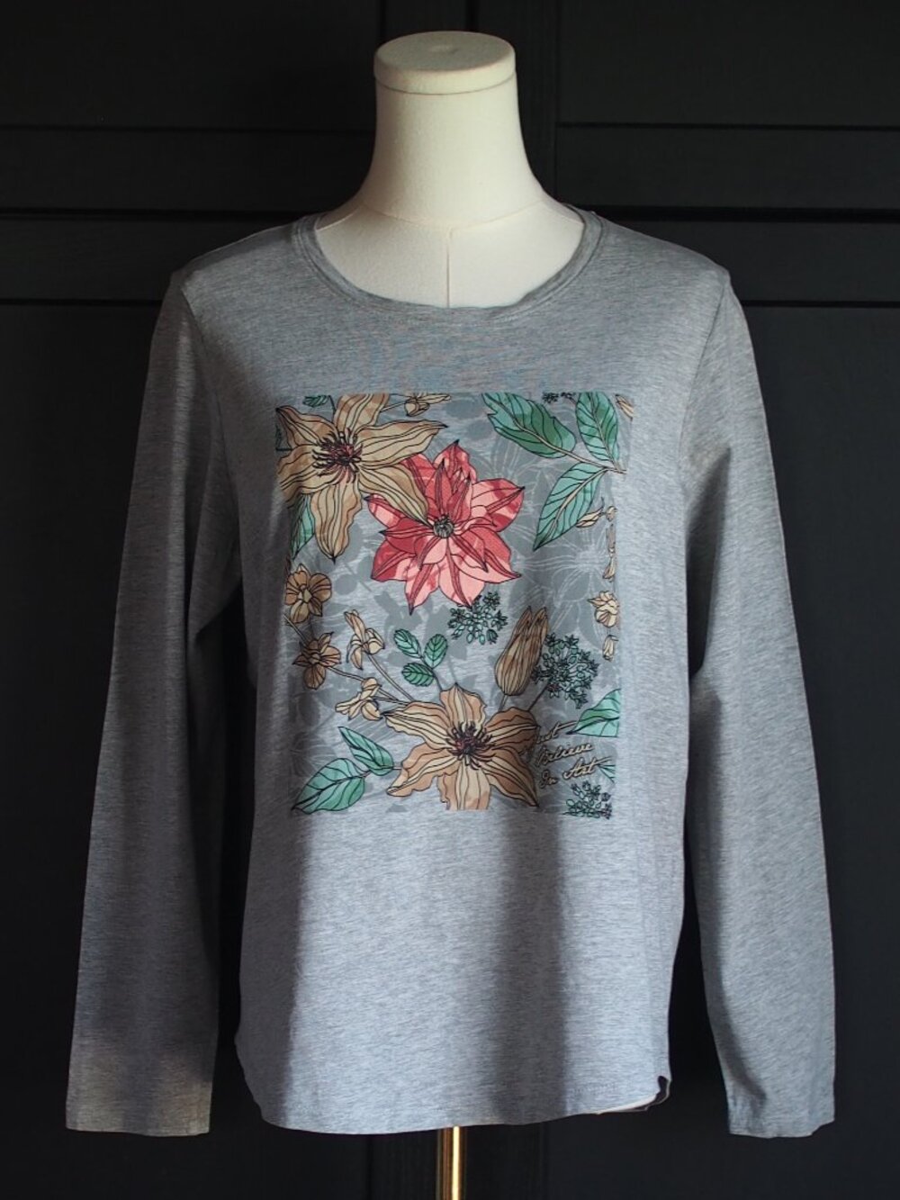 Northern Reflections | Vintage, "Just Believe in Art", Grey Crewneck Top